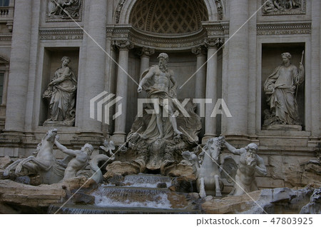 意大利Trevi噴泉在冬天 意大利Trevi噴泉在冬天 47803925