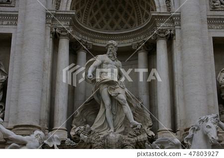 Italy Trevi fountain in winter 47803927