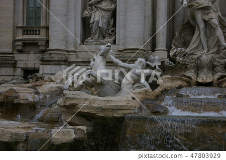 Italy Trevi fountain in winter Italy Trevi fountain in winter 47803929