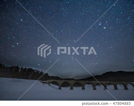 Starry sky of Taushu Bet River bridge 47804883