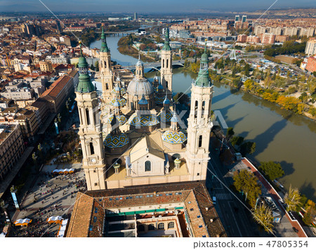 View from drone of Basilica in Zaragoza View from drone of Basilica in Zaragoza 47805354