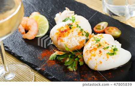 Roasted sepia served with shrimps 47805839