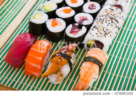 Sushi set in restaurant Sushi set in restaurant 47806109