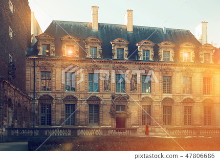 Hotel de Sully (Jardin de Hotel de Sully) 47806686