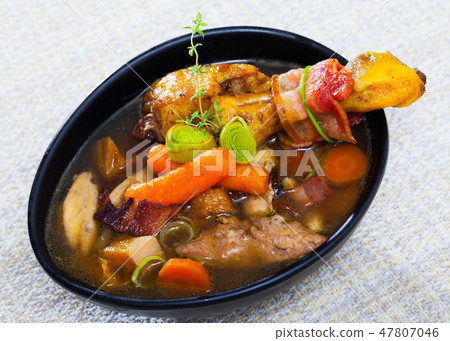 Scottish chicken soup Cock-a-leekie 47807046