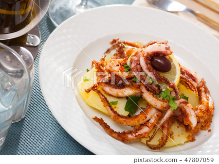 Plate of appetizing roasted shrimps Plate of appetizing roasted shrimps 47807059