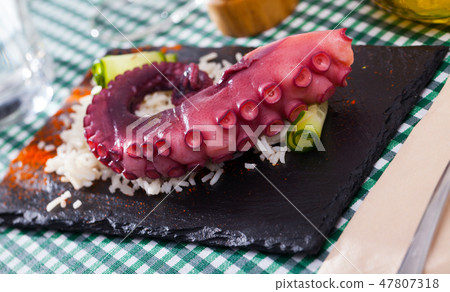 Boiled octopus with rice 47807318