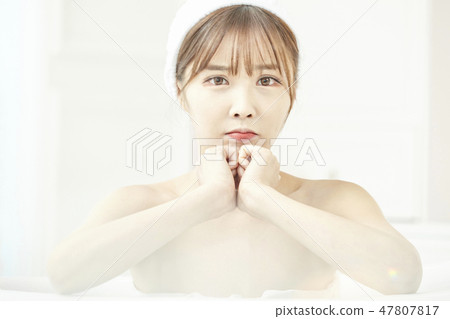 年輕女子，浴，淋浴，浴室 47807817