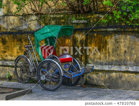 Cyclo (rickshaw) on street in Hoi An, Vietnam 47810768