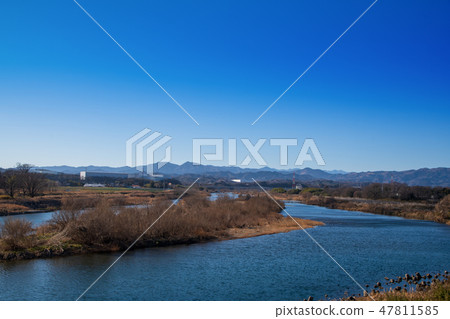 從Chihiro Chichibu山區上游的荒川深谷市 從Chihiro Chichibu山區上游的荒川深谷市 47811585