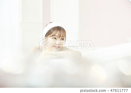 年輕女子，浴，淋浴，浴室 47811777