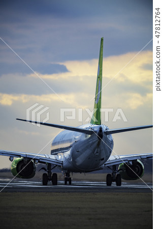 airplane  47812764