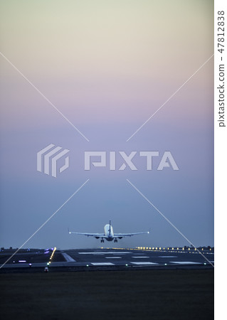 airplane  47812838