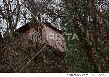 Disposal factory stained in Japan's beautiful red color 47815547