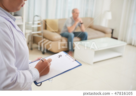 Doctor writing down prescribtion Doctor writing down prescribtion 47816105