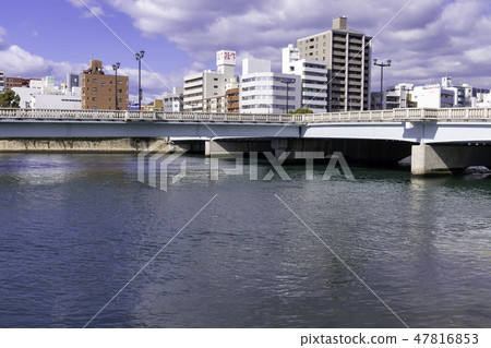 看從廣島原子彈圓頂的Aoi橋樑 47816853