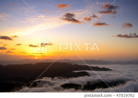 雲海和日出 雲海和日出 47819762