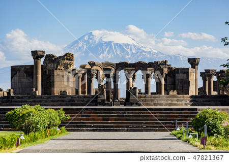 Ruins of the Zvartnos temple in Yerevan, Armenia Ruins of the Zvartnos temple in Yerevan, Armenia 47821367