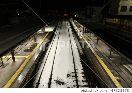 Night platform Night platform 47823178