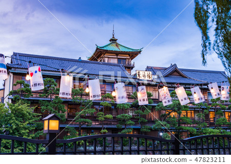[Ito City, Shizuoka Prefecture] The flow of lanterns near the Tokaikan 47823211