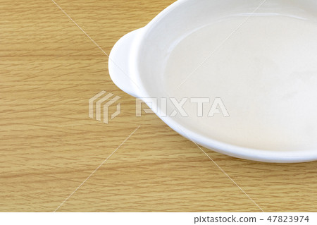 焗菜和桌子 焗菜和桌子 47823974