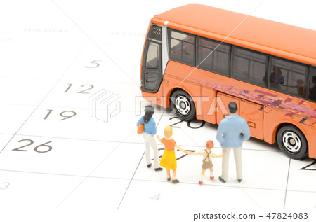 Calendar and bus 47824083