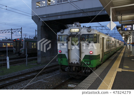 Tadami Line Kiha 40 stopped at Aizuwakamatsu Station Tadami Line Kiha 40 stopped at Aizuwakamatsu Station 47824279