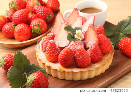 Strawberry tart Strawberry tart 47825923