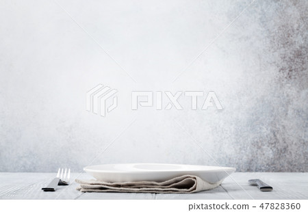 Empty plate with cutlery 47828360
