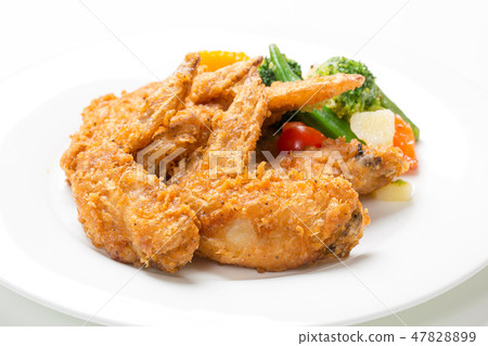 Deep-fried chicken wings 47828899