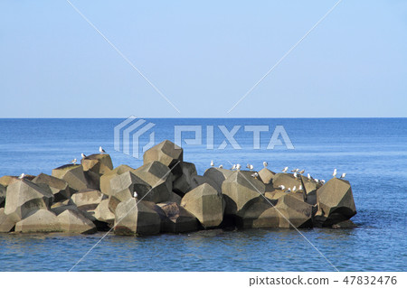 A mild Japanese Sea A mild Japanese Sea 47832476