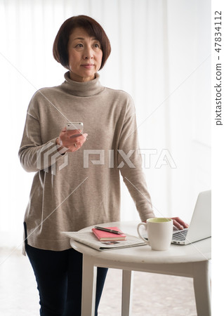 女高級中期 47834112