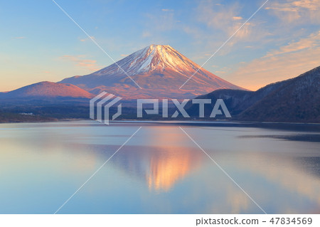 [山梨縣]本栖湖倒掛富士夜景 47834569