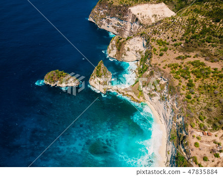 Coastline, cliffs and blue ocean in Nusa Penida 47835884