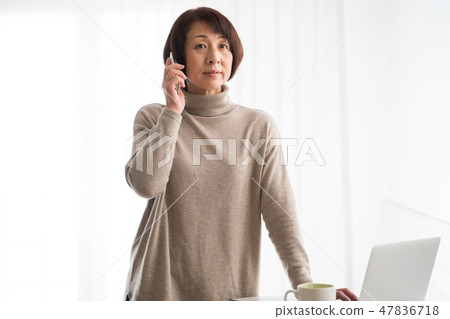 Middle senior woman Middle senior woman 47836718