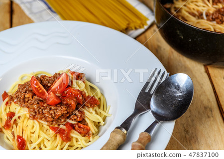 Italian  spaghetti bolognese 47837100