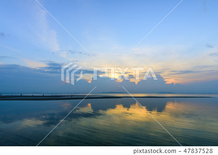 Dramatic panoramic tropical beach sky sunset Dramatic panoramic tropical beach sky sunset 47837528