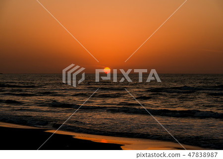 Sunset in the Japan Sea 47838987