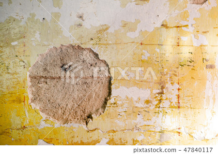 side hole in the plaster side hole in the plaster 47840117