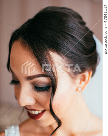 Portrait of pretty laughing bride 47841114
