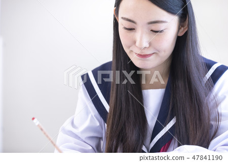 學校女孩高中學習 47841190