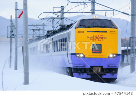 485 Series 3000 Series departing Shin Aomori for Hakodate · Express "Swan" 485 Series 3000 Series departing Shin Aomori for Hakodate · Express "Swan" 47844148