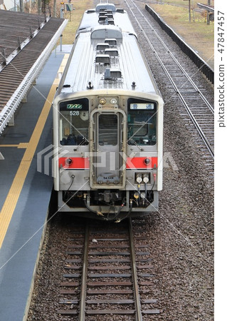 A two-car train that stops at Togan Station A two-car train that stops at Togan Station 47847457
