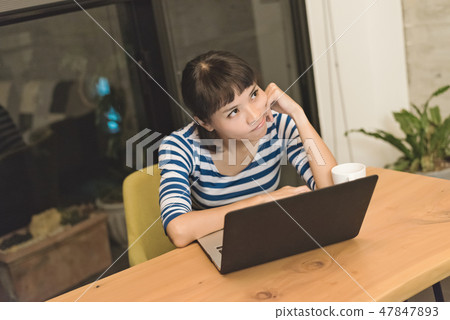 woman using laptop woman using laptop 47847893
