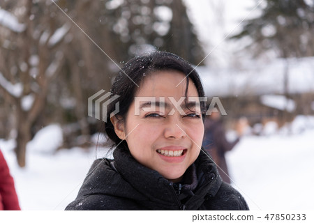 Beautiful asian woman in winter Beautiful asian woman in winter 47850233