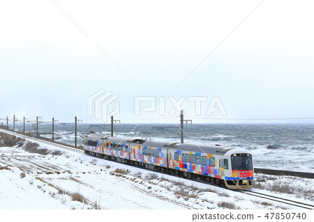 "Kirara no Ueda" running in the winter's Uminetsu main line "Kirara no Ueda" running in the winter's Uminetsu main line 47850740