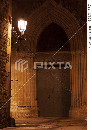 Santa Maria del Mar at night, el Born, Barcelona 47851777