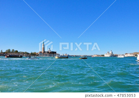 Venice city panorama from bigwater view. Italy 47853053
