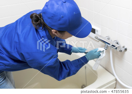 Cleaning House Cleaning Bathroom 47855635