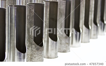 Tubes with shaped cutout at the end 47857340
